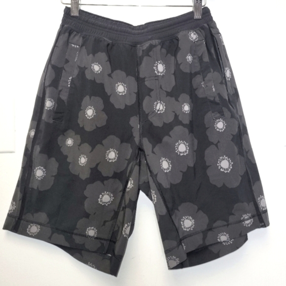 Lululemon Pace Breaker Short 9" Black and Grey Floral Size S - Picture 12 of 16